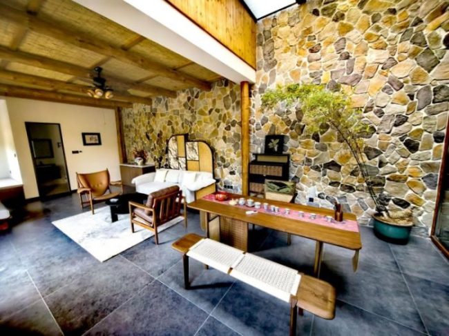 1759136685-abacb5e0e62827e